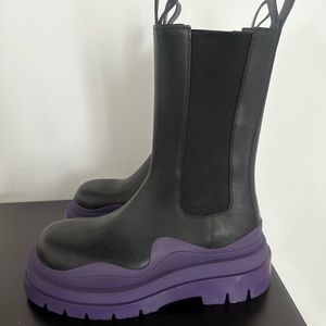 BNWT Bottega Veneta Rubber Tire Chelsea Boot Purple Soles Size 38.5